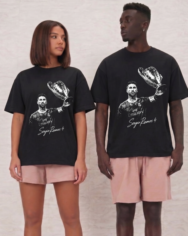 T-shirt Unisexe Fan Sergio Ramos #4 Espagne Soulève le Trophée UCL