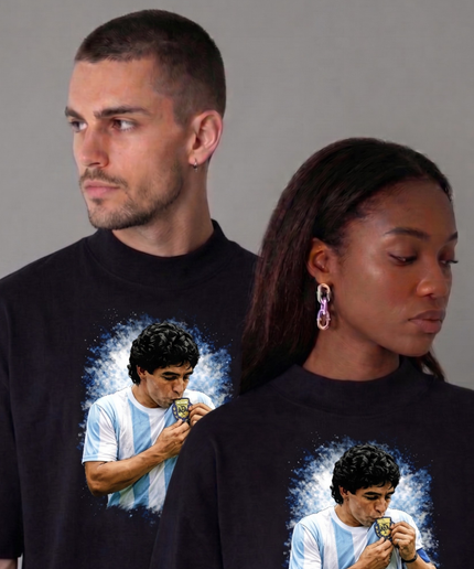 Diego Maradona Badge Kiss Argentina Fan T-Shirt