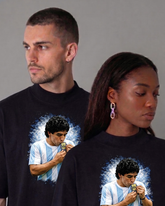 T-shirt supporter Argentine Diego Maradona avec badge "baiser"