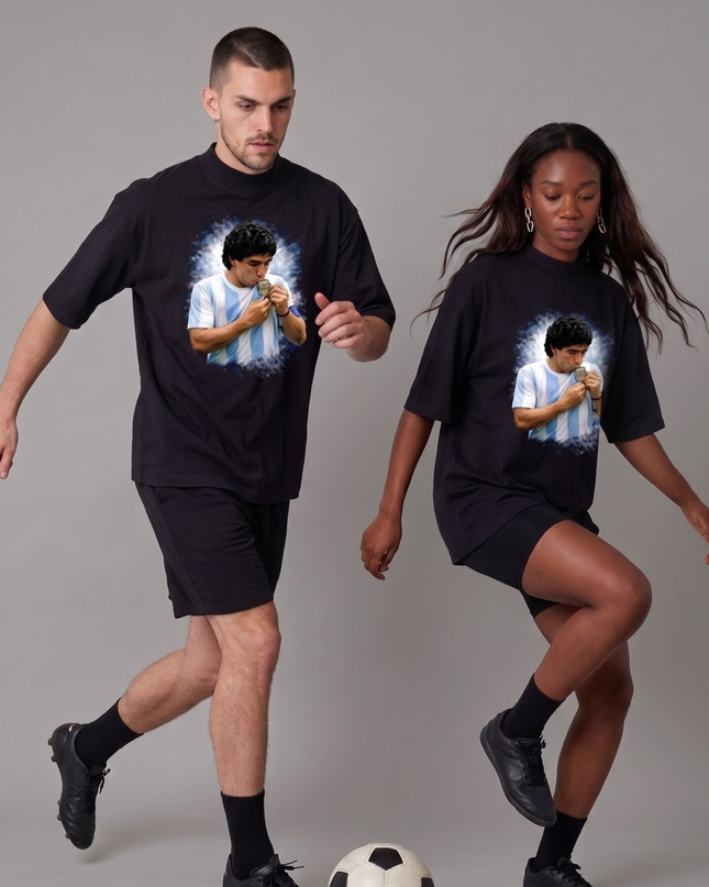 T-shirt supporter Argentine Diego Maradona avec badge "baiser"